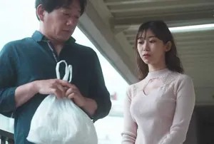 Chạm mặt cô nàng nhà bên thường xuyên phát ra tiếng rên rỉ mỗi đêm Chạm mặt cô nàng nhà bên thường xuyên phát ra tiếng rên rỉ mỗi đêm