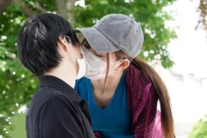 Chuyện tình của Akari Mitani với bạn trai quen qua mạng trong mùa covid Chuyện tình của Akari Mitani với bạn trai quen qua mạng trong mùa covid