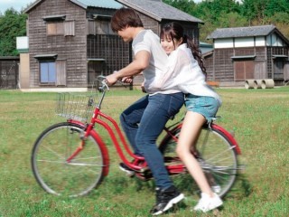 Địt cô bạn thân ngồi cùng bàn Địt cô bạn thân ngồi cùng bàn