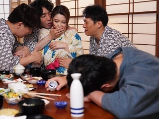 Đưa vợ đi suối nước nóng, chồng không biết vợ bị người khác địt sấp mặt Đưa vợ đi suối nước nóng, chồng không biết vợ bị người khác địt sấp mặt