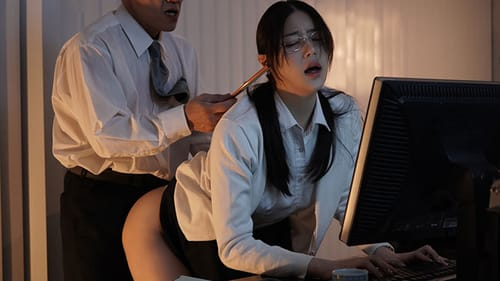 Em gái văn phòng đã có chồng sa vào lưới tình của sếp Em gái văn phòng đã có chồng sa vào lưới tình của sếp