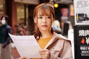 Em học sinh bị bắt phục vụ khách khi làm thêm ở quán rượu Em học sinh bị bắt phục vụ khách khi làm thêm ở quán rượu
