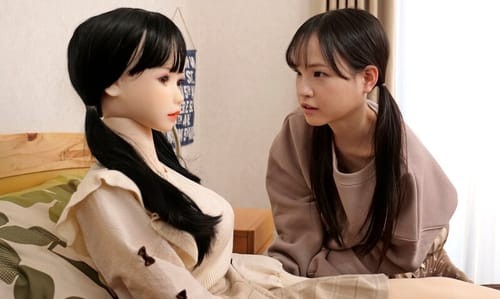Lỡ làm hỏng búp bê tùng dịch của thằng bạn, cô bạn make-up giả vờ làm búp bê thay thế Lỡ làm hỏng búp bê tùng dịch của thằng bạn, cô bạn make-up giả vờ làm búp bê thay thế