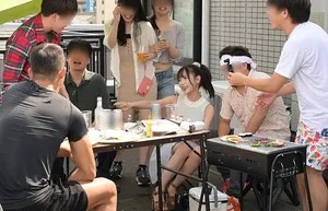 Phát hiện gấu bị bạn học chuốc say và thác loạn trong bữa tiệc bbq Phát hiện gấu bị bạn học chuốc say và thác loạn trong bữa tiệc bbq