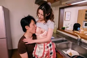Về nhà bạn gái ở, bất ngờ khi được làm tình với mẹ của bạn gái Về nhà bạn gái ở, bất ngờ khi được làm tình với mẹ của bạn gái