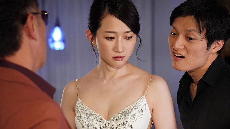 Vợ làm chủ quán rượu vẫn phải xuống nước bán dâm cho khách để gỡ nợ cho chồng Kana Mito Vợ làm chủ quán rượu vẫn phải xuống nước bán dâm cho khách để gỡ nợ cho chồng Kana Mito
